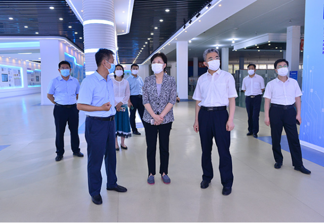 濟(jì)寧市政協(xié)主席、黨組書記霍媛媛到新風(fēng)光公司調(diào)研